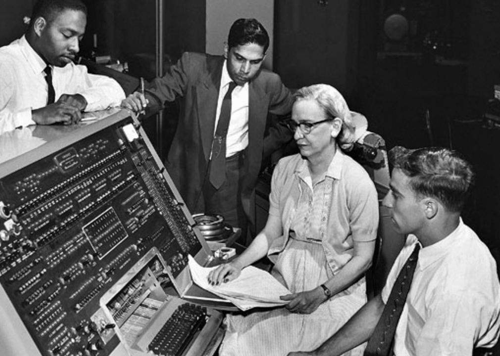 1952: Grace Hopper revolutionizes computers